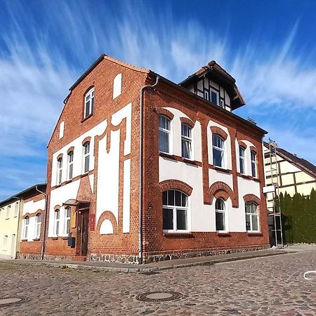 Triskele Haus - Ökologisches Seminar- und Gästehaus Neustrelitz Exterior foto